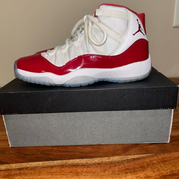 size 7 retro 11
